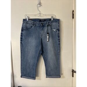MAX JEANS Women's Distressed  Capri Jeans Size 12 New $49 Resortwear Beach
